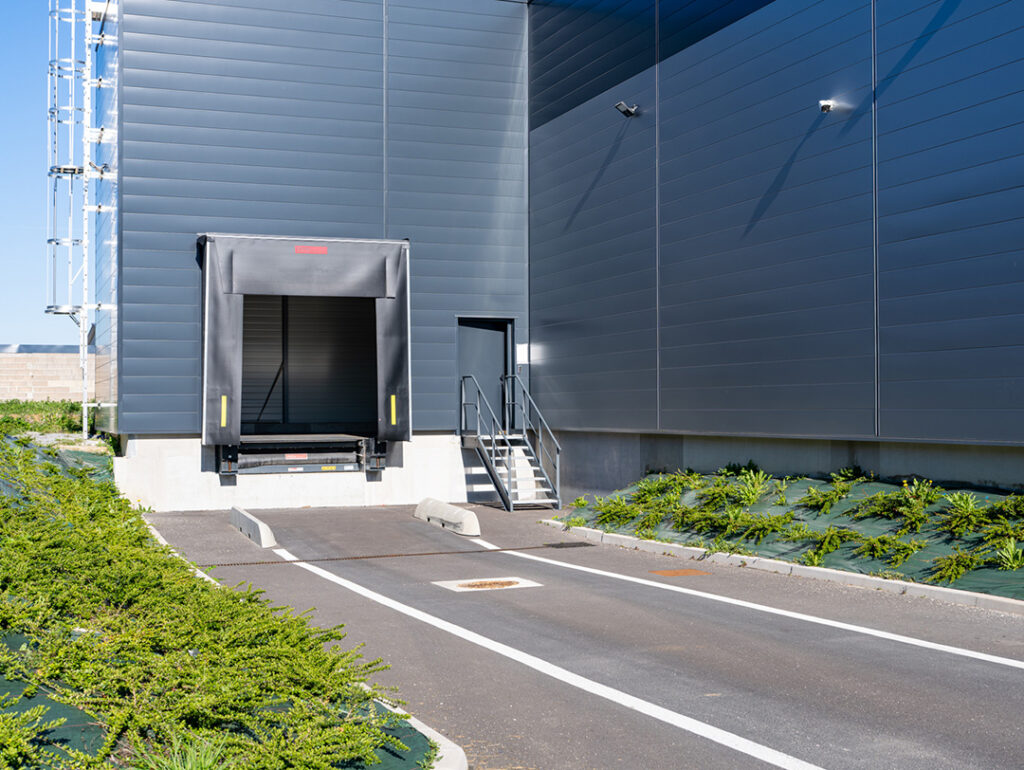 Cross-docking et redistribution des marchandises